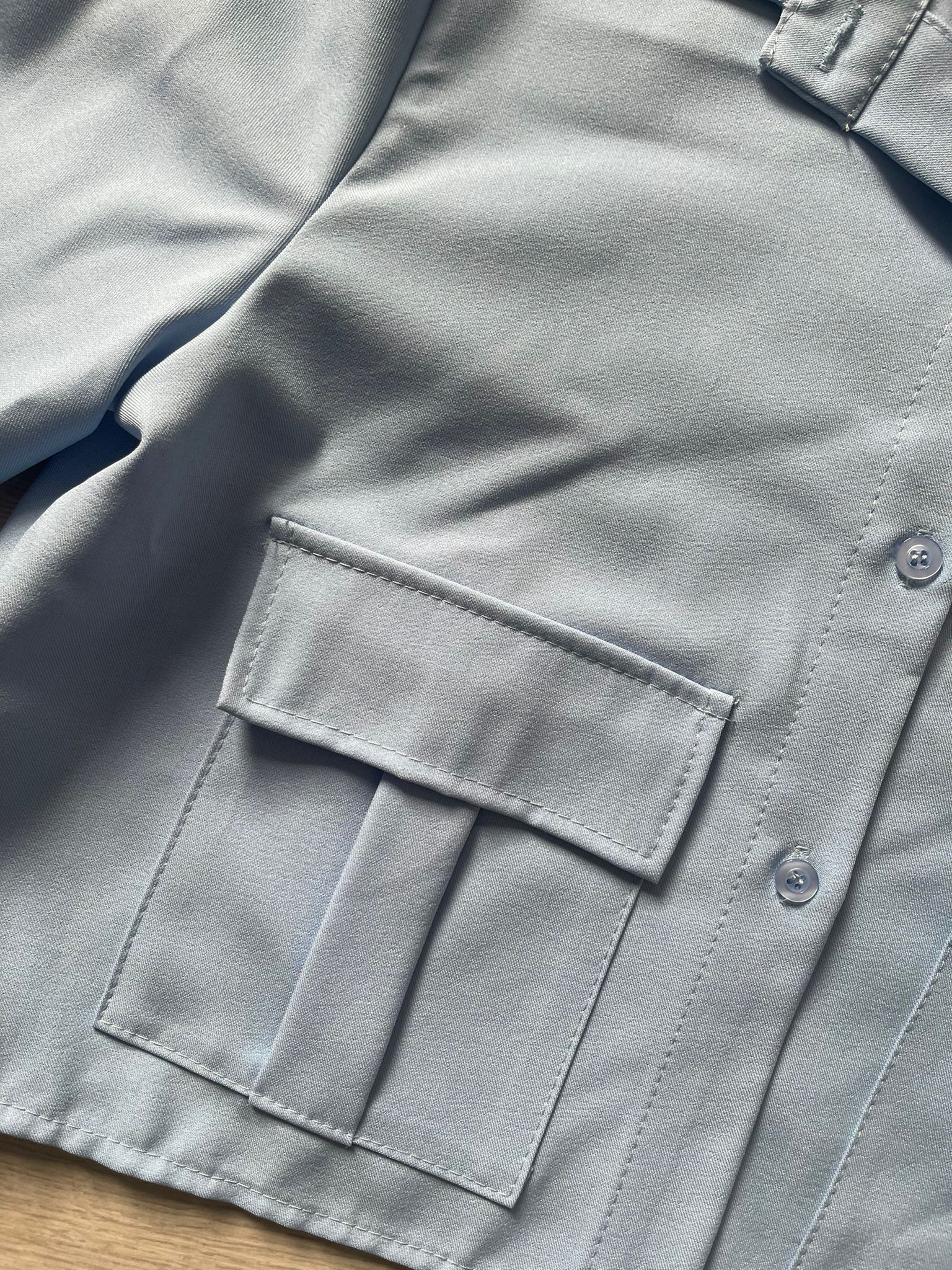 Camisa bolsillos celeste - Imagen 2