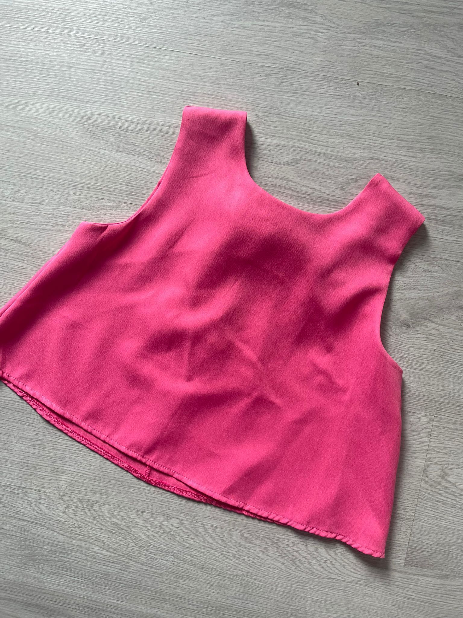 Camisa crop lazo rosa