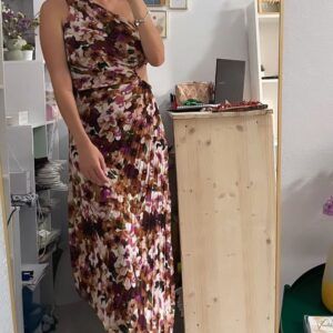 Vestido invitada asimétrico flores