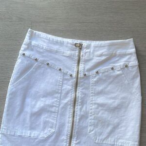 Mini falda denim blanca tachas